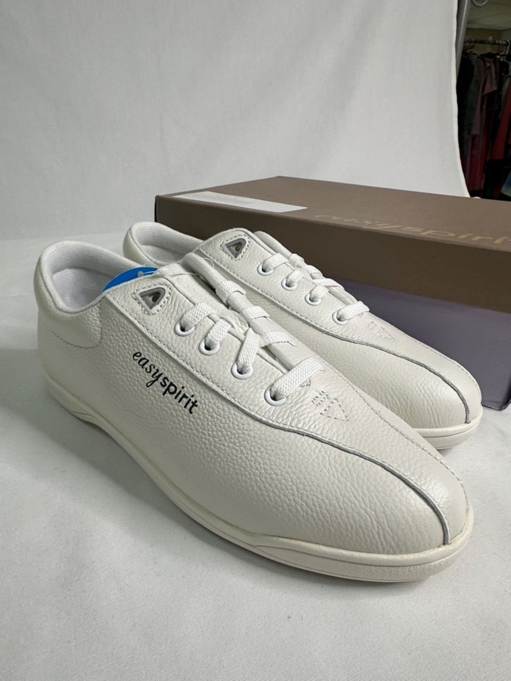 Easy Spirit Men’s White Leather Low-Top Sneakers